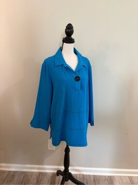 Ali Miles Turquoise Blue Textured Tunic with Single Black Button